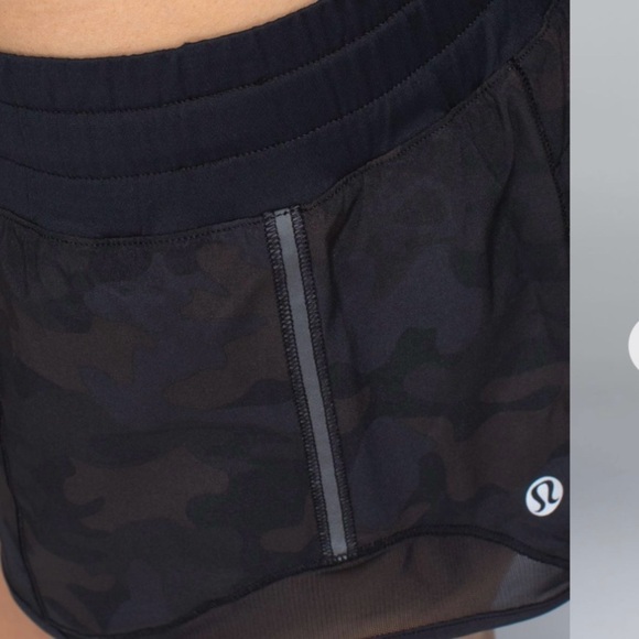 LULULEMON Hotty Hot Short
Savasana Camo Black Drawstring Pocket 4 Mesh Elastic - Picture 5 of 14